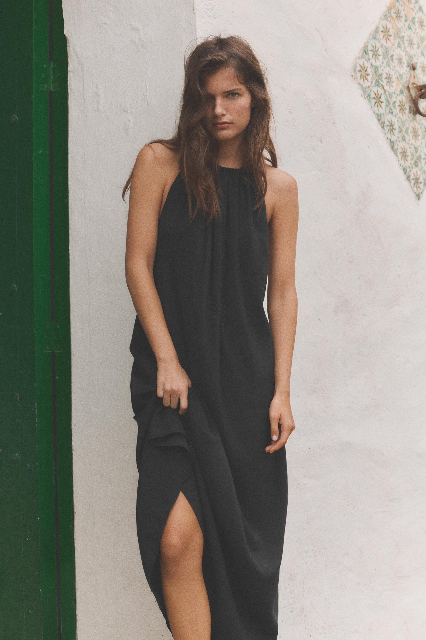 VESTIDO HALTER FLUIDO