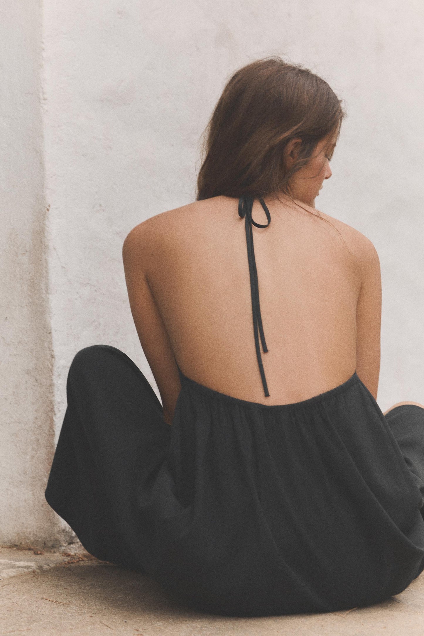 VESTIDO HALTER FLUIDO