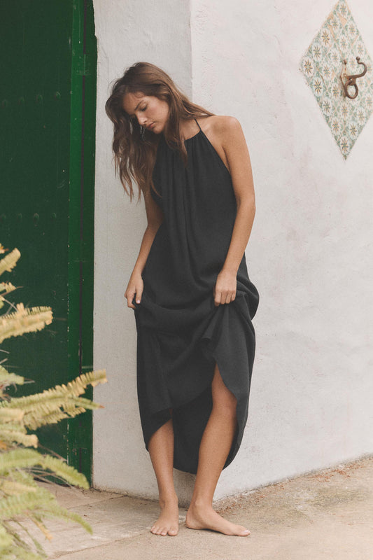 VESTIDO HALTER FLUIDO